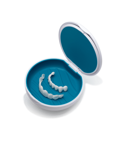 Veneera-Zahn-Veneers-VeneeraSpiegelboxmitVeneersAlt-min